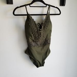 👙BECCA SWIMMING SUIT